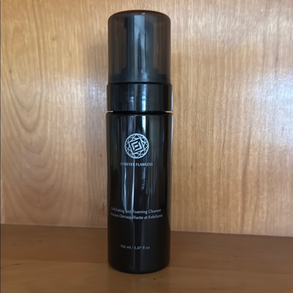 Forever Flawless…Exfoliating Foaming Cleanser - New Never Used